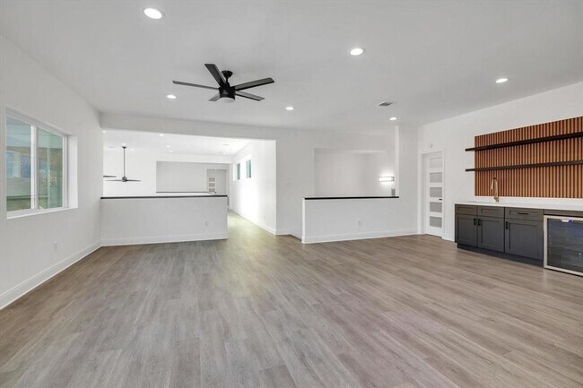 Building Photo - 12564 Memorial Dr