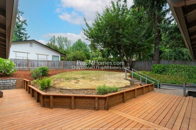 Building Photo - Spacious Elegance: A Four-Bedroom Retreat in the Heart of Palisades!