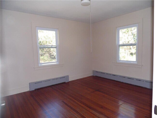 Building Photo - 182 Westerly Bradford Rd