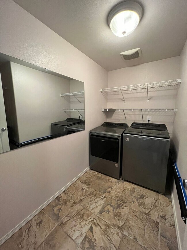 Building Photo - Beautifully Updated Home in Sage Point Sch...