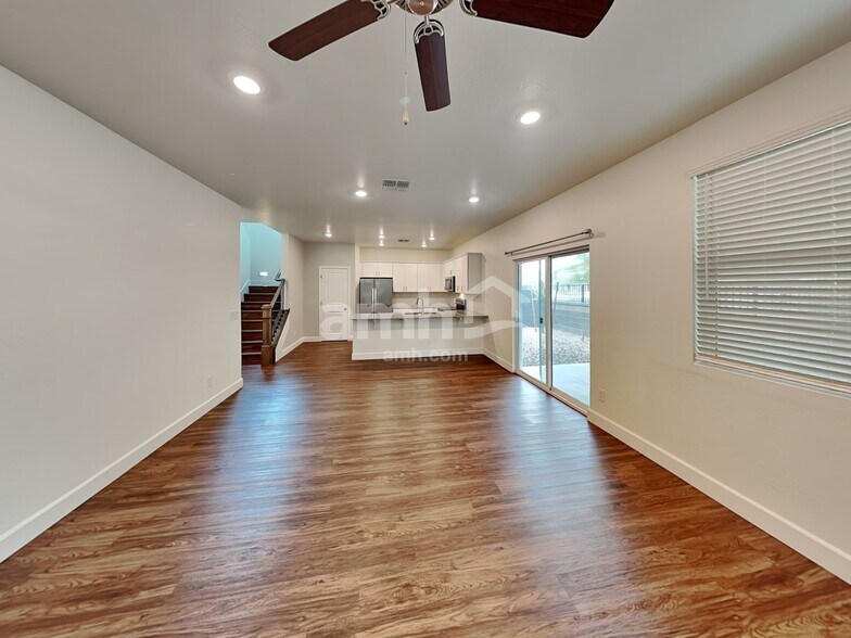 Building Photo - 638 W Hackamore Ave