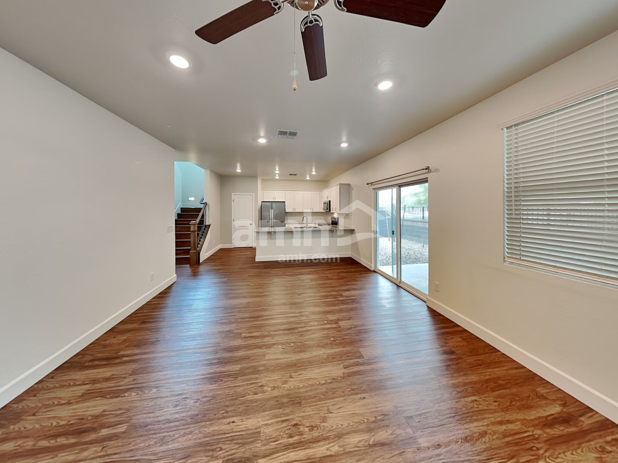 Building Photo - 638 W Hackamore Ave