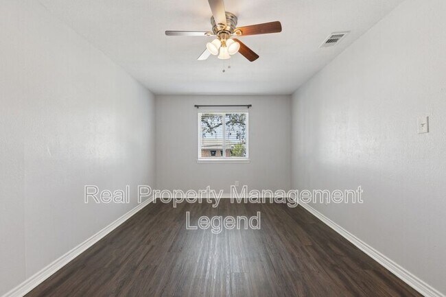 Building Photo - 6646 E Lovers Ln