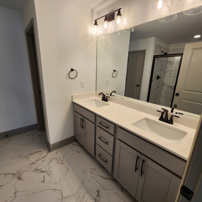 Building Photo - 419 Stovall Pl