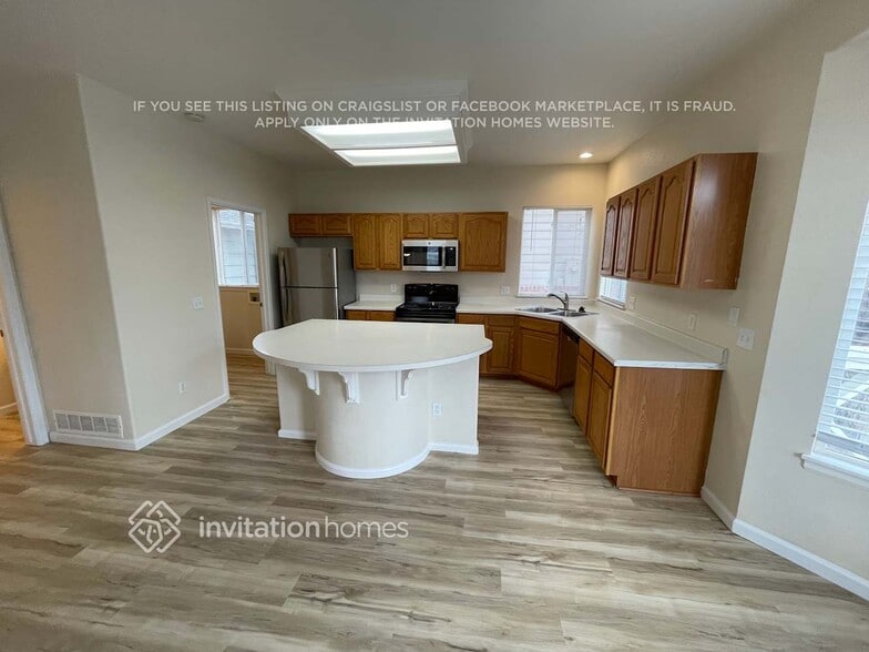 Building Photo - 426 Simmons Ct