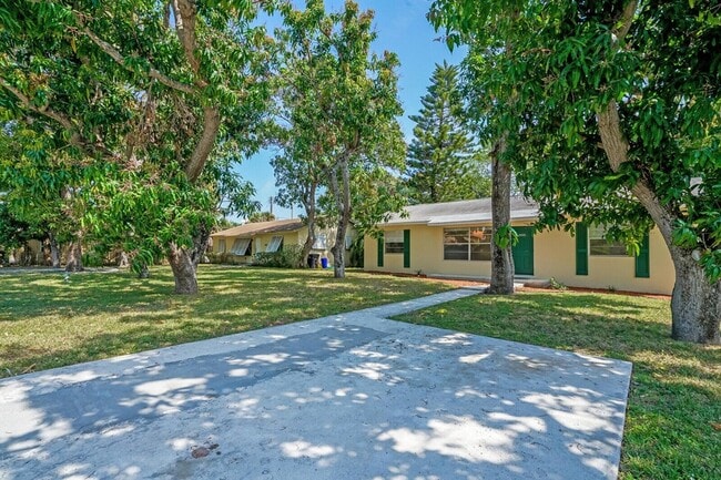 Building Photo - 3800 Calvin Ave