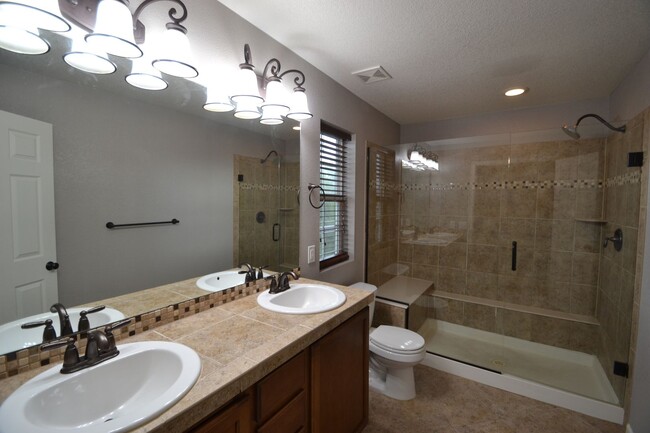 Building Photo - 4 bedrooms and large loft in Banning Lewis...