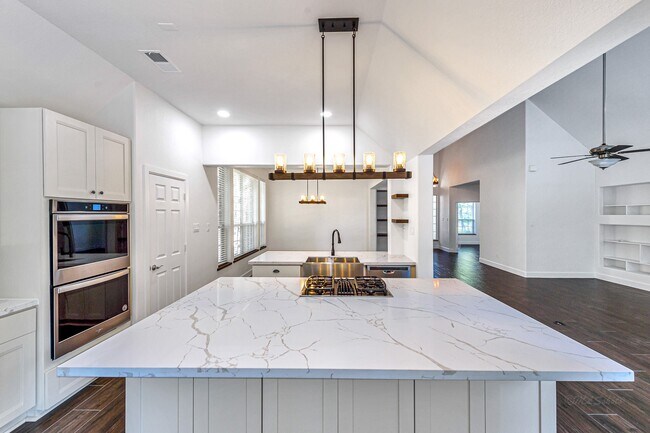 Building Photo - 6 Old River Pl