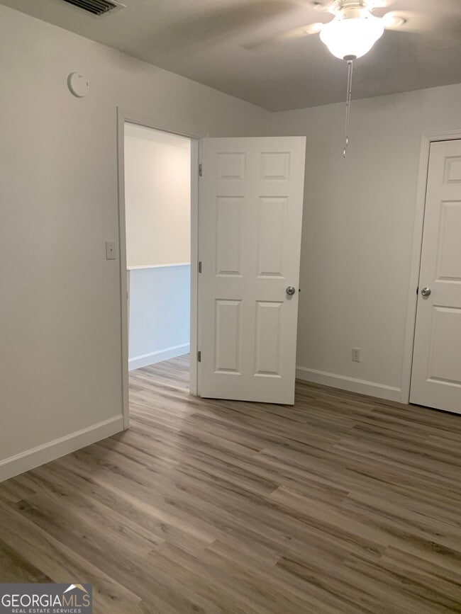 Building Photo - 695 Douglas Dr