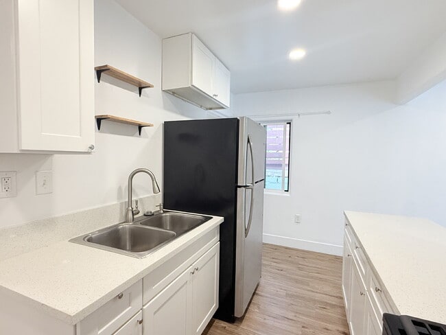 Building Photo - 3 BR / 2 BA Completely Remodeled Home