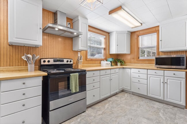 Building Photo - 10104 Johns Bayou Rd