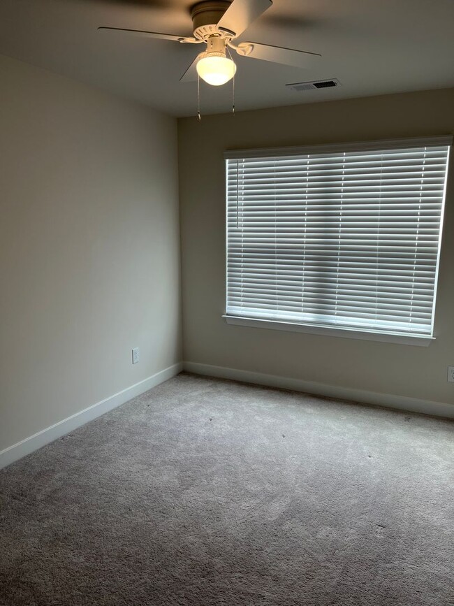 Building Photo - Spartanburg - 3Bd/2.5Ba