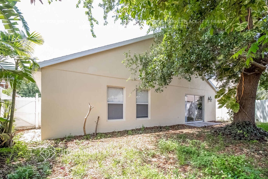 Building Photo - 2825 Falcon Crest Pl