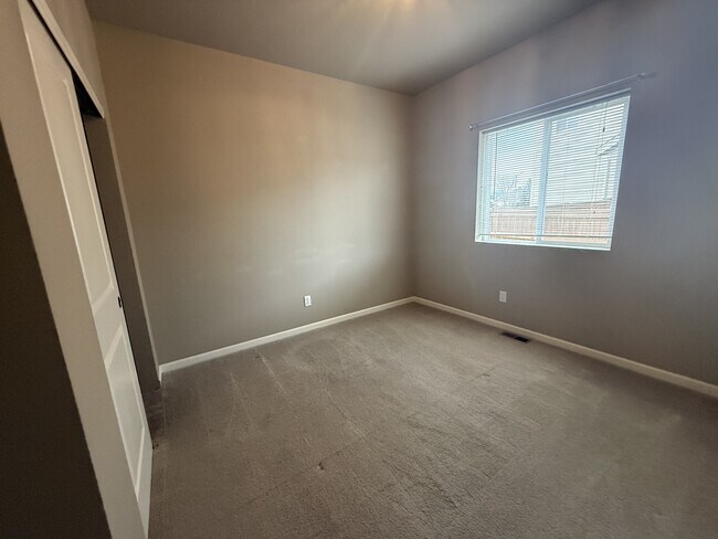 Building Photo - 257 Vela Pl