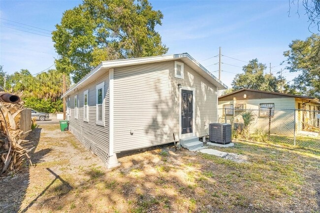 Building Photo - 2725 E Columbus Dr