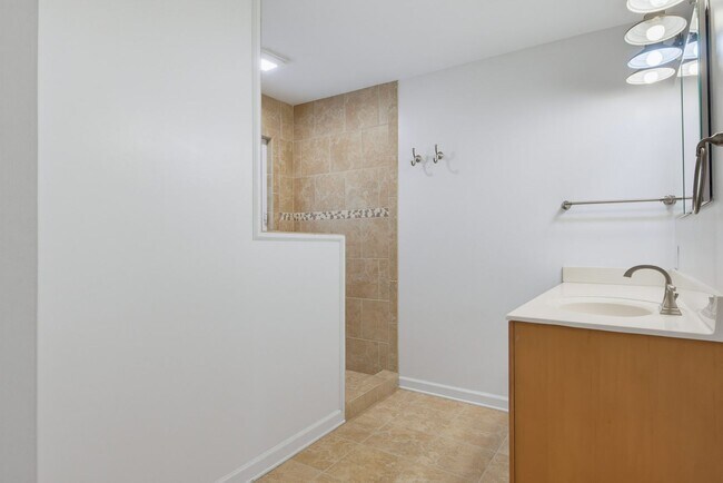 Building Photo - 645 Riva Ridge Rd
