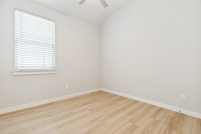 Building Photo - 204 Mountain Meadow Ln