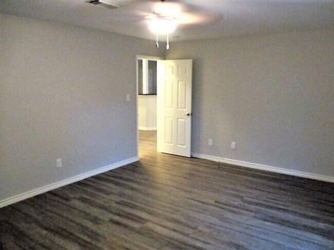 Building Photo - 16130 Speyburn Ct