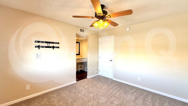 Building Photo - 2724 W McLellan Blvd