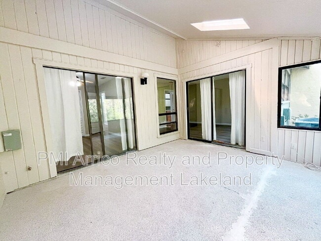 Building Photo - 6576 Sweetbriar Ln