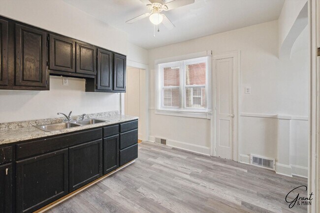 Building Photo - 3 bedroom $1350