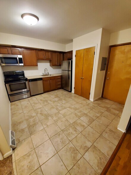 Building Photo - 76 Union Ave SE