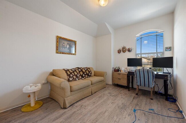 Building Photo - 2209 Nestlewood Dr