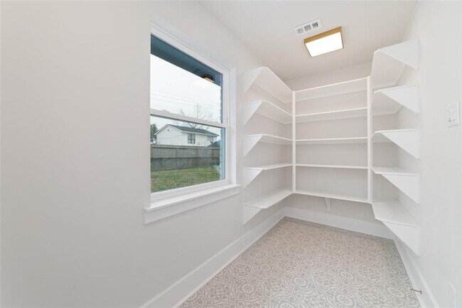 Building Photo - 1830 Locksford St