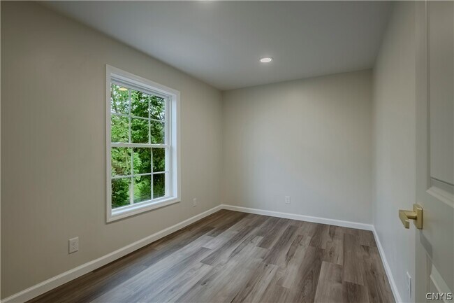 Building Photo - 8 Terrace Hill Dr