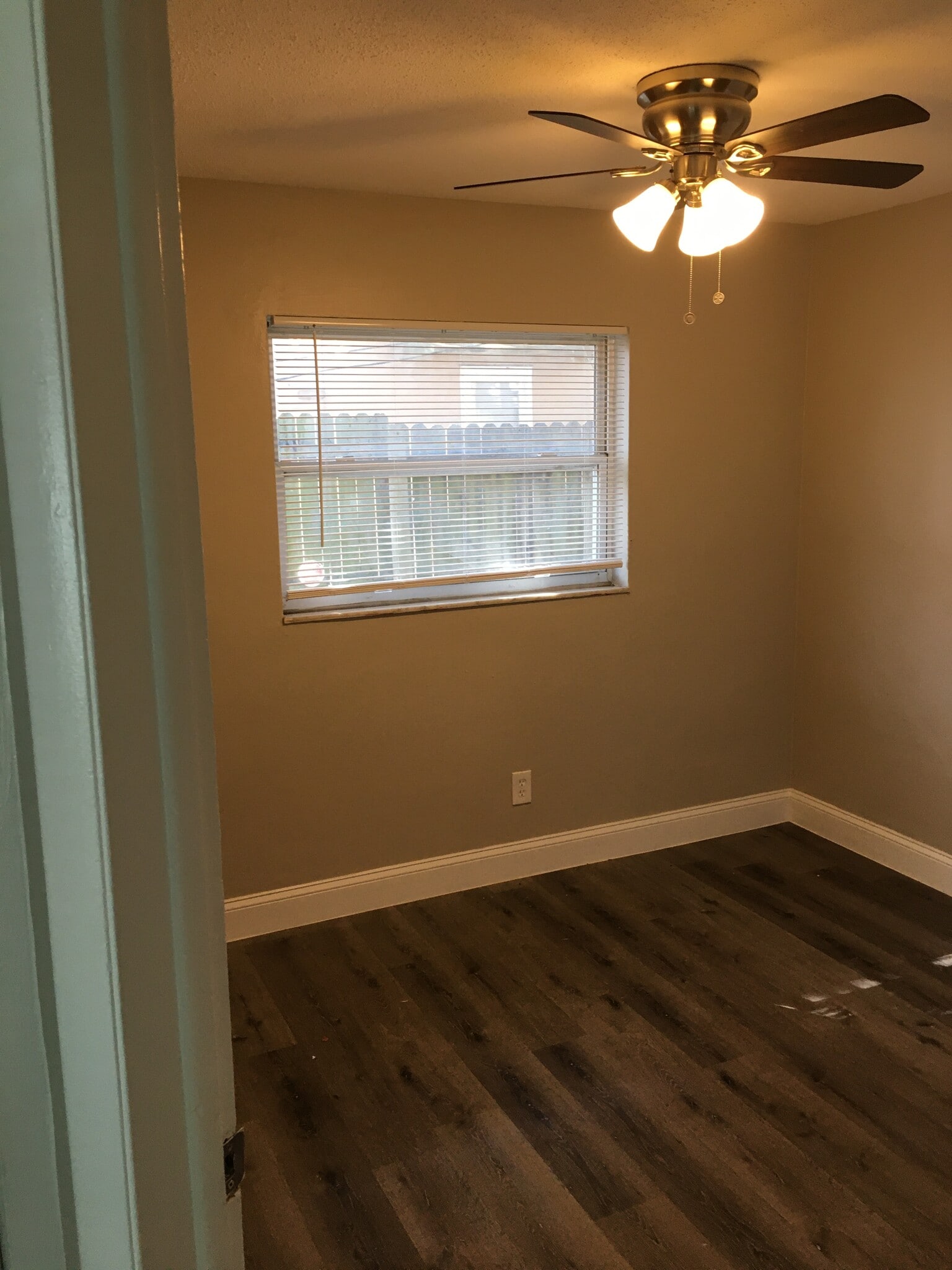 Building Photo - 805 10th St SW