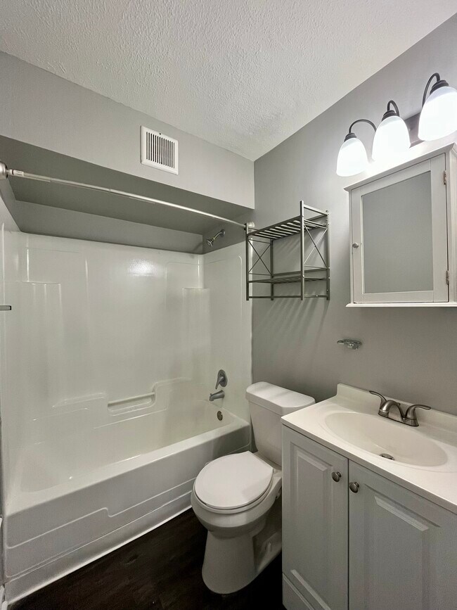 Building Photo - 6565 Burr St