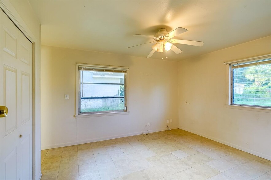 Building Photo - 6018 105 Terrace