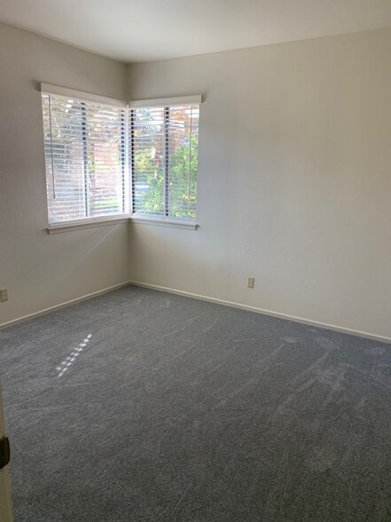 Building Photo - 1816 Park Ave