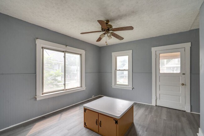 Building Photo - 2118 Denison Ave