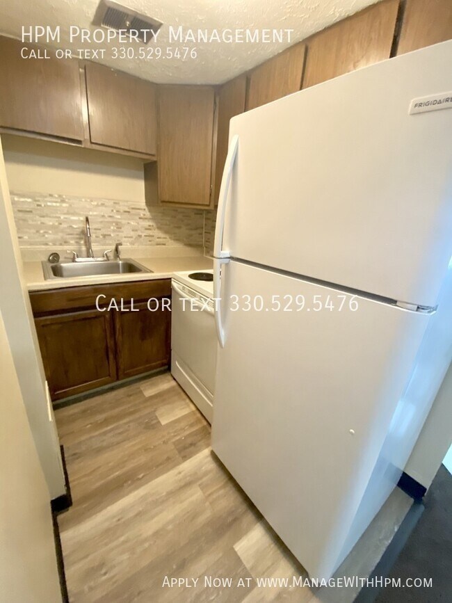 Building Photo - 1821 Ferndale Rd NW