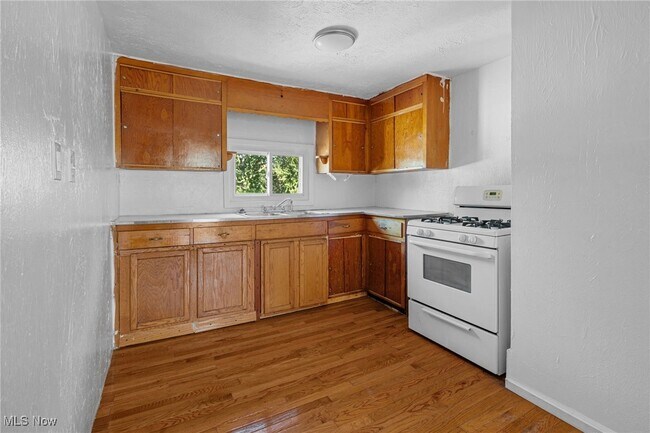 Building Photo - 4571 W 157th St