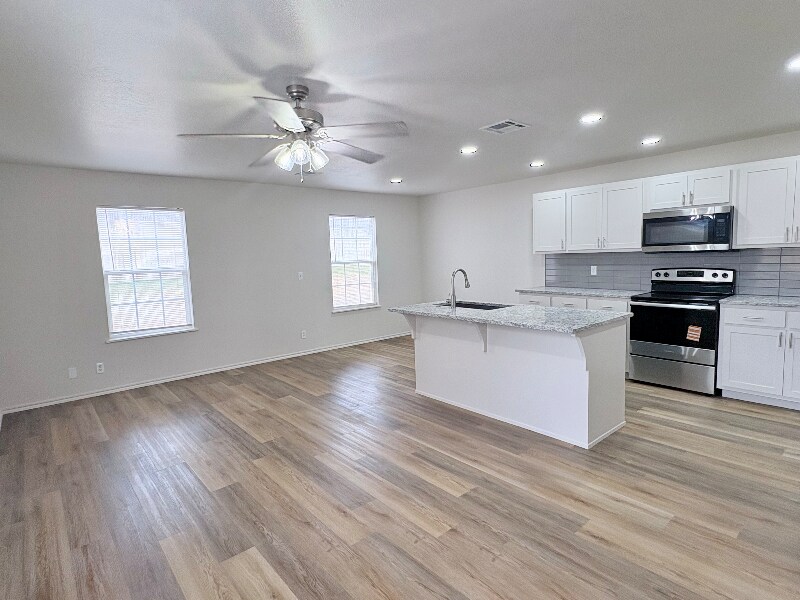 Building Photo - 955 Hamilton Falls