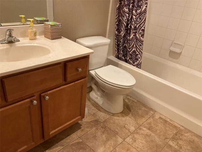 Building Photo - 2106 Main St