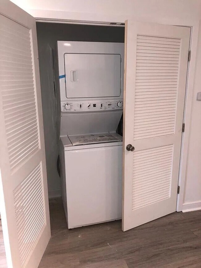 Building Photo - 2217 Reed St