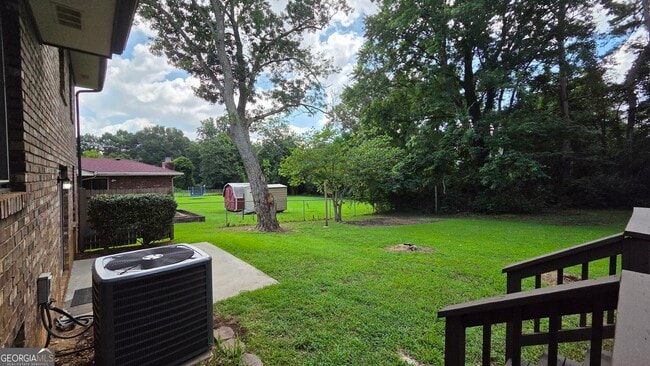 Building Photo - 715 Barnesdale Dr