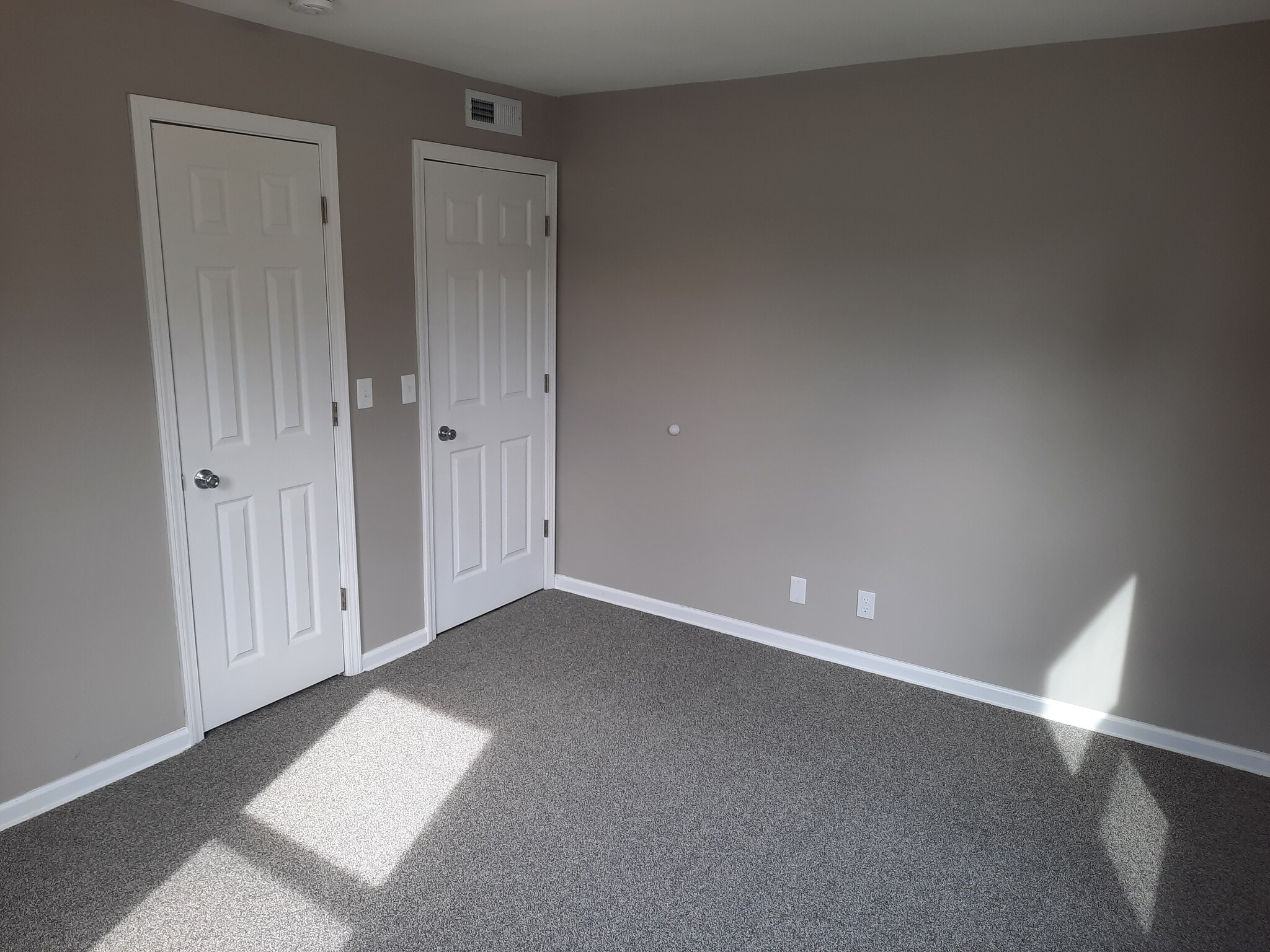 Building Photo - 2115 Main St