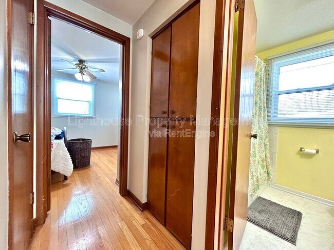 Building Photo - 2728 Vassar Dr SE