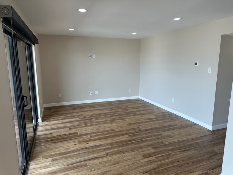 Living room - 4800 N Stanton St
