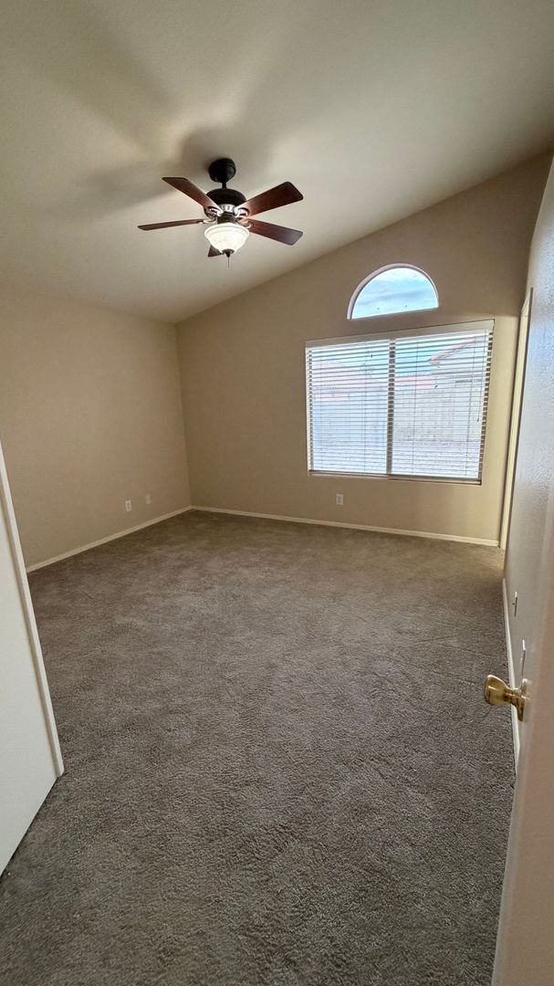 Building Photo - Freshly Painted 3 bedroom/2 bathroom Peoria Home!