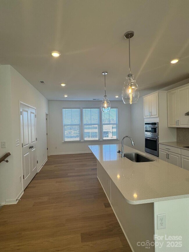 Building Photo - 9458 Senator Royall Dr