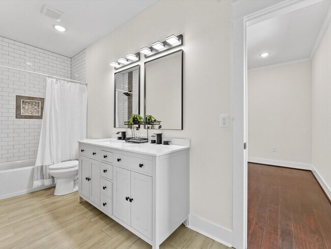 Building Photo - Modern Luxury Meets Everyday Comfort in This Stunning New 3-Bedroom Home Near Downtown!