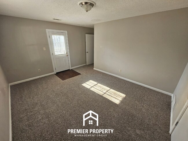 Building Photo - Spacious 4BR/3BA Memphis Home w/ Vaulted Ceilings, Hardwood Floors & 2-Car Garage