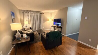 Building Photo - 4660 Reka Dr