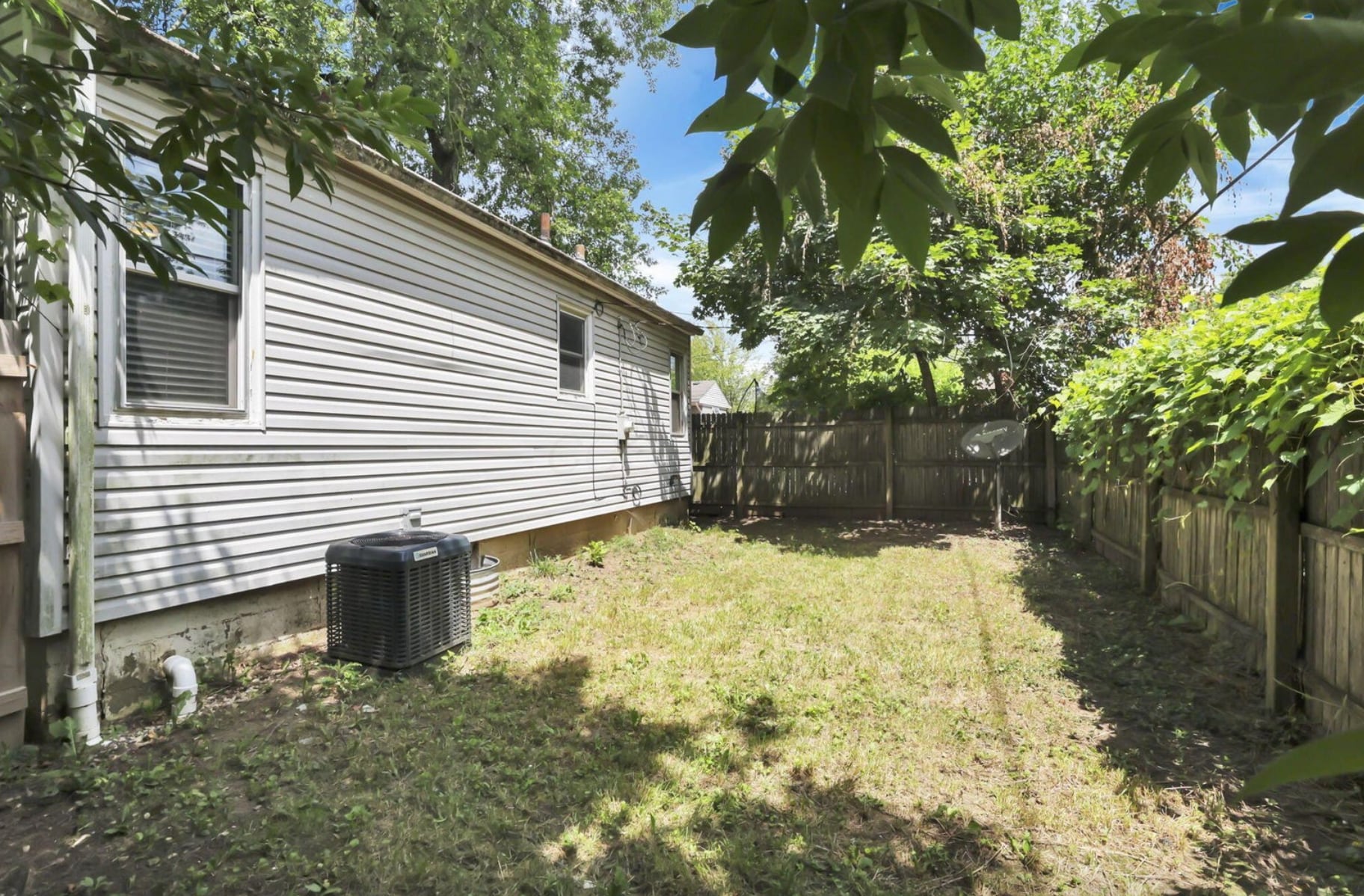 Building Photo - 2940 Hiawatha St