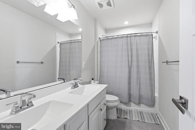 Building Photo - 9202 Wood Creek Cir